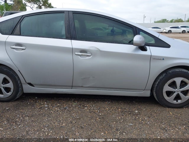 Toyota Prius Two 2014 JTDKN3DU3E1812371 Image 13