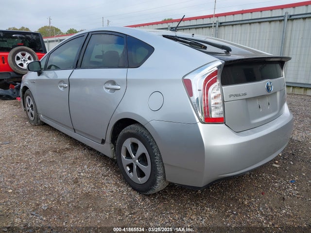 Toyota Prius Two 2014 JTDKN3DU3E1812371 Image 3