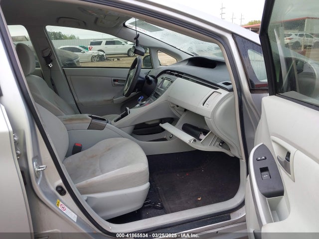 Toyota Prius Two 2014 JTDKN3DU3E1812371 Image 5