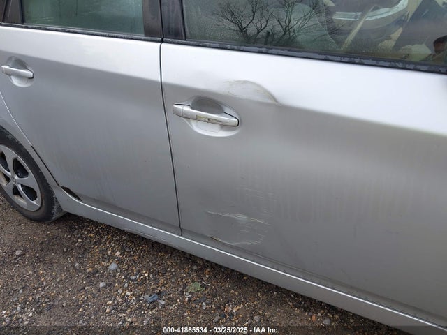 Toyota Prius Two 2014 JTDKN3DU3E1812371 Image 6