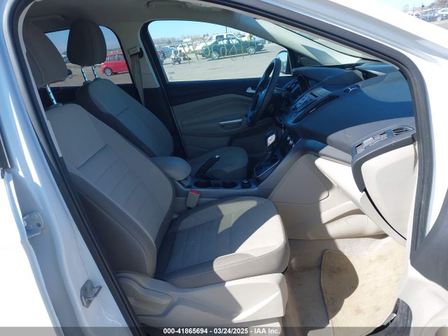 1FMCU0GX2EUA22310 Ford ESCAPE SE