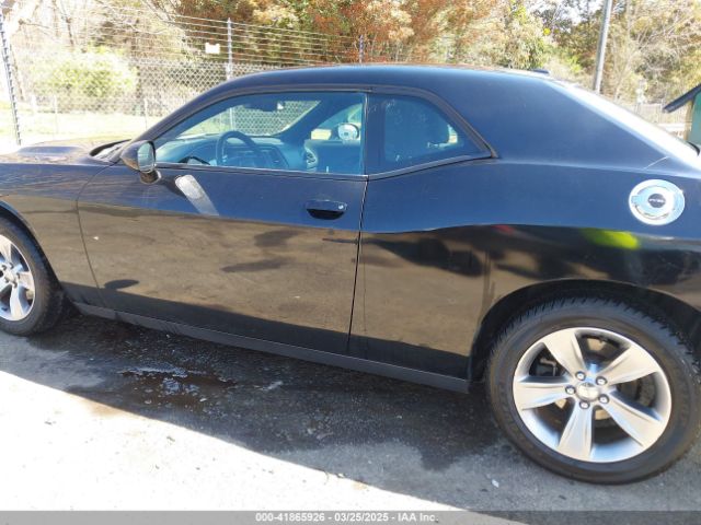 2C3CDZAGXJH245567 Dodge Challenger Sxt