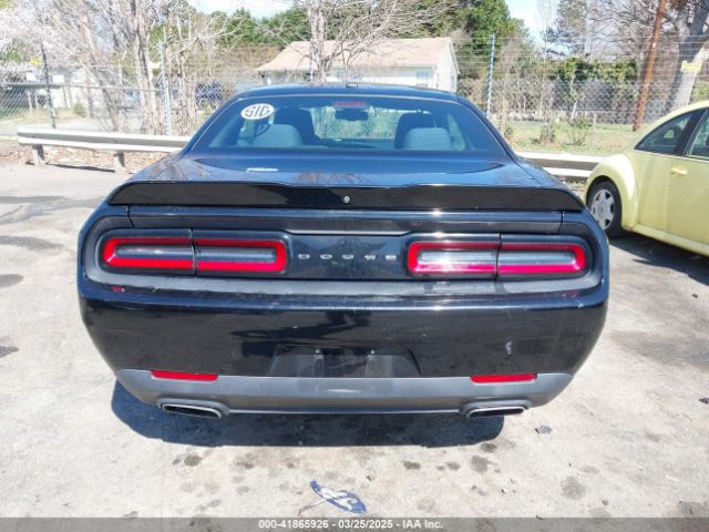 2C3CDZAGXJH245567 Dodge Challenger Sxt