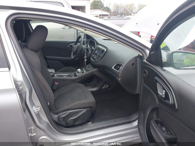 1C3CCCFB6HN512475 Chrysler 200 LX
