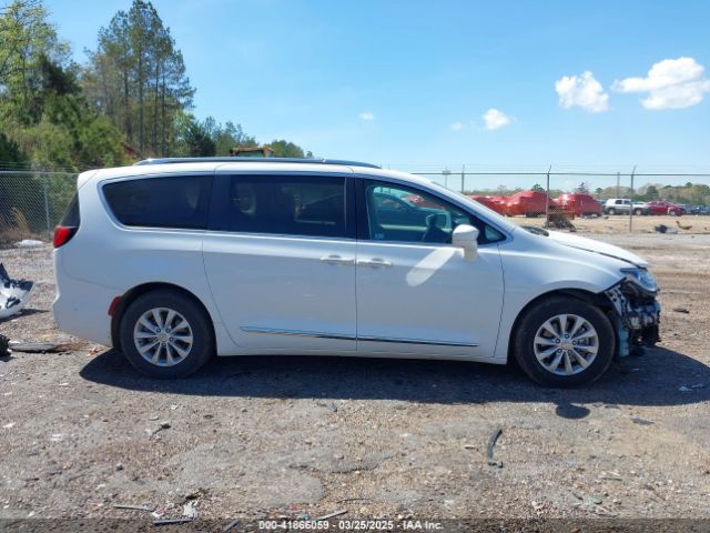 2C4RC1EG9JR131199 Chrysler Pacifica Touring L Plus