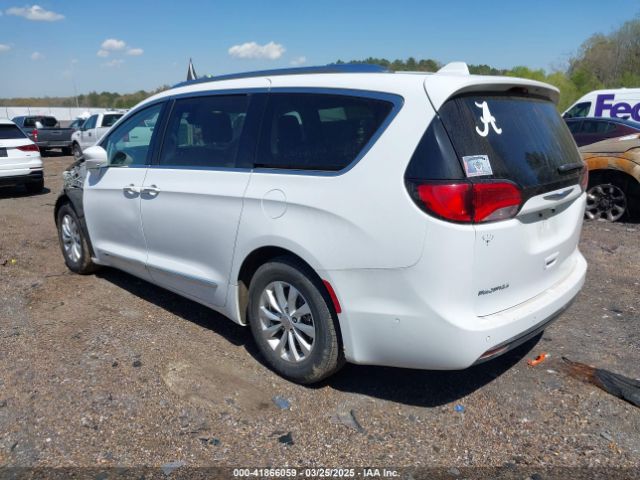 2018 CHRYSLER PACIFICA 2C4RC1EG9JR131199 Photo 2