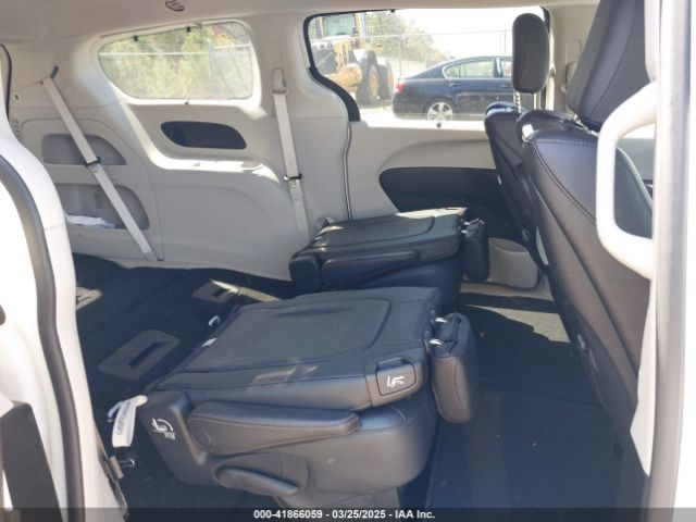 2018 CHRYSLER PACIFICA 2C4RC1EG9JR131199 Photo 7