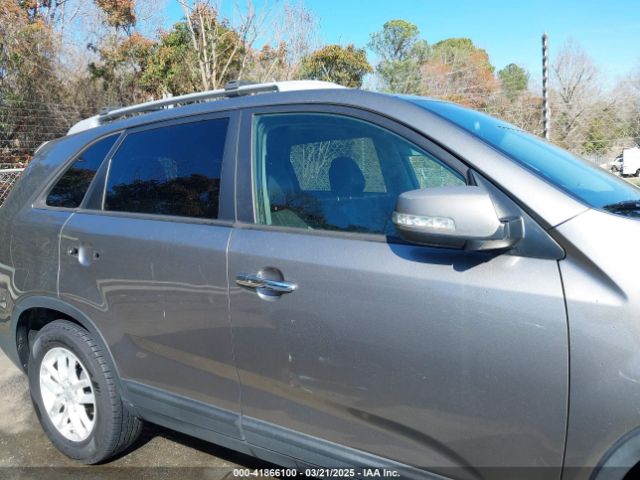 5XYKTDA6XEG441324 KIA SORENTO LX