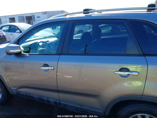 5XYKTDA6XEG441324 KIA SORENTO LX