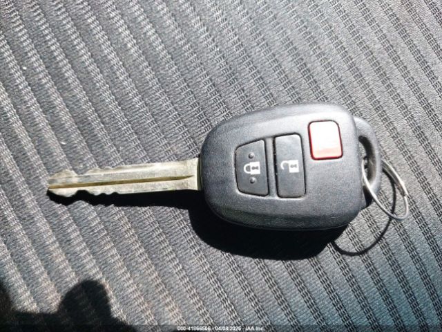 JTMBFREV8GD197535 Toyota RAV4 LE