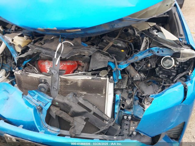 JTMBFREV8GD197535 Toyota RAV4 LE