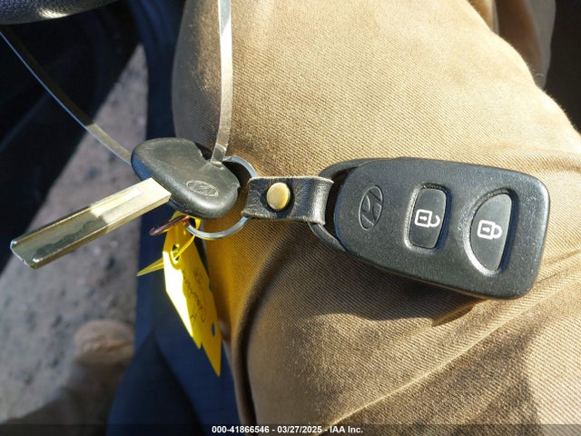 KMHCT5AE9GU273805 Hyundai ACCENT SE