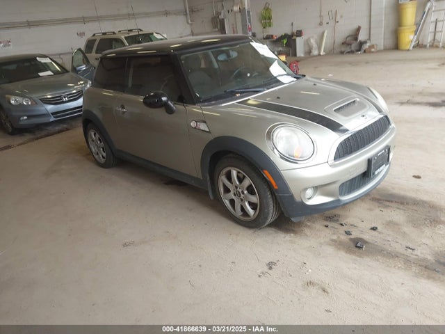 2008 MINI COOPER S WMWMF73558TV34196 Photo 0