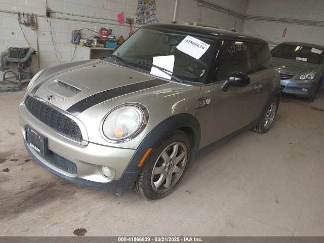 2008 MINI COOPER S WMWMF73558TV34196 Photo 1