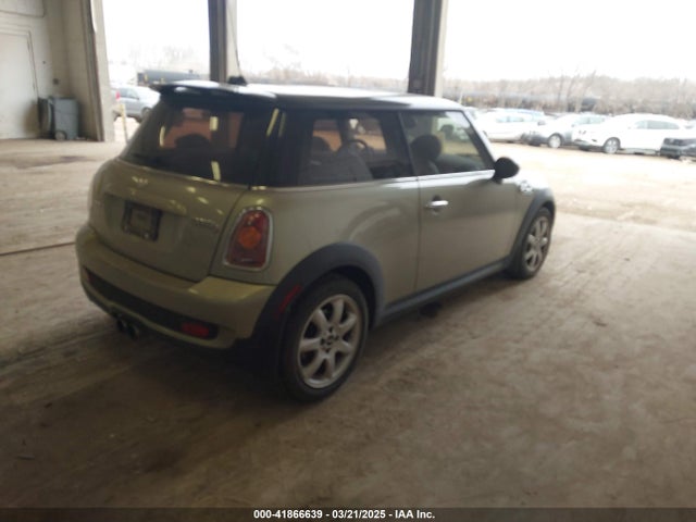 2008 MINI COOPER S WMWMF73558TV34196 Photo 3