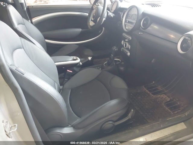 2008 MINI COOPER S WMWMF73558TV34196 Photo 4