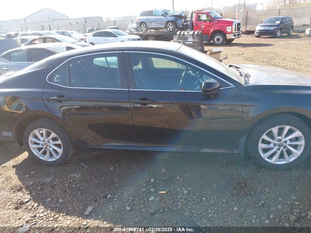4T1C11AK1NU633523 Toyota CAMRY LE
