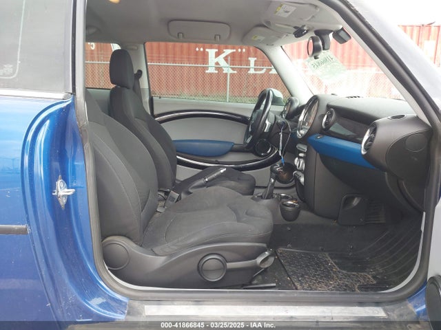 2007 MINI COOPER S WMWMF73517TL88586 Photo 4