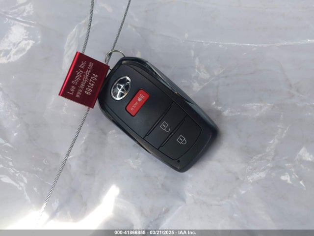 7MUCAABGXPV067504 Toyota Corolla Cross Le