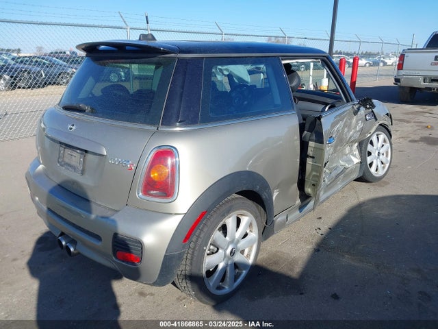 2007 MINI COOPER S WMWMF73567TL91385 Photo 3