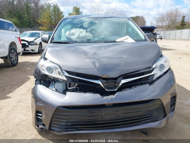 5TDJZ3DC2JS190396 Toyota Sienna Le 7 Passenger