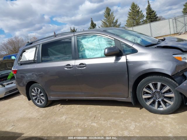 5TDJZ3DC2JS190396 Toyota Sienna Le 7 Passenger