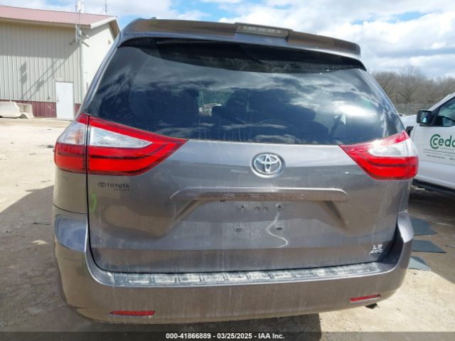 5TDJZ3DC2JS190396 Toyota Sienna Le 7 Passenger