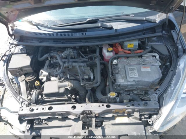 JTDKDTB30F1585994 Toyota Prius C One