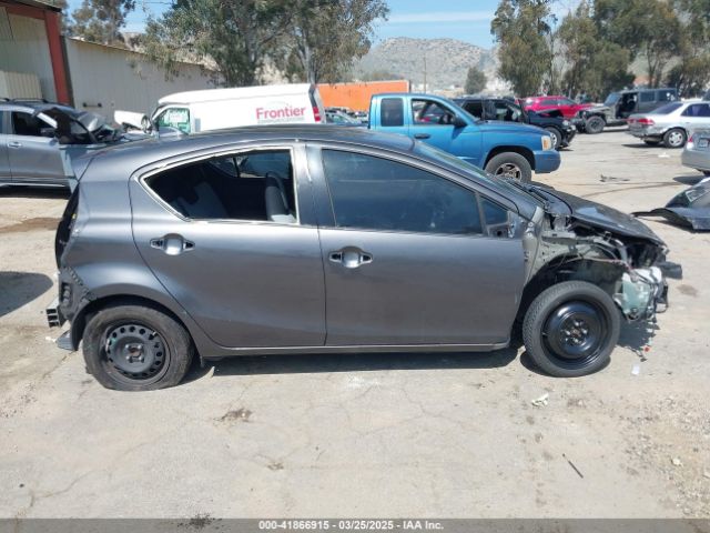 JTDKDTB30F1585994 Toyota Prius C One