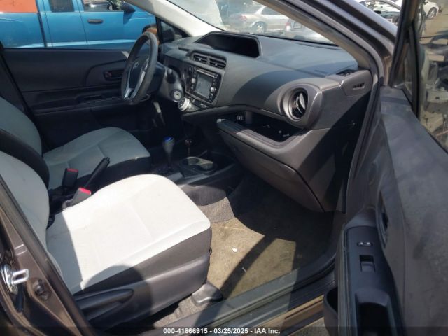 JTDKDTB30F1585994 Toyota Prius C One