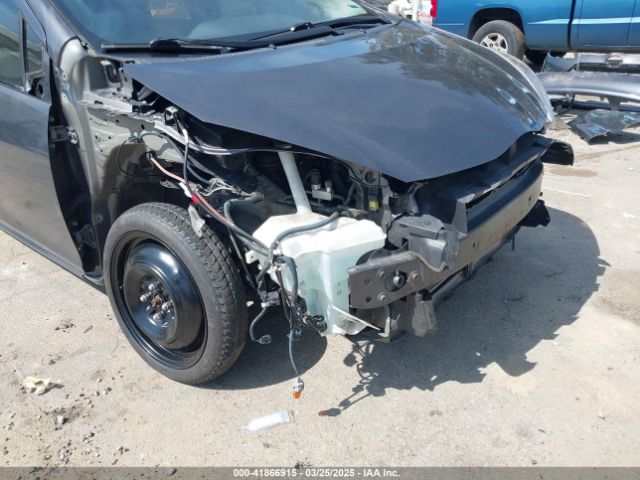 JTDKDTB30F1585994 Toyota Prius C One