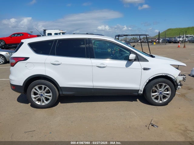 1FMCU0G95HUA32691 Ford ESCAPE SE