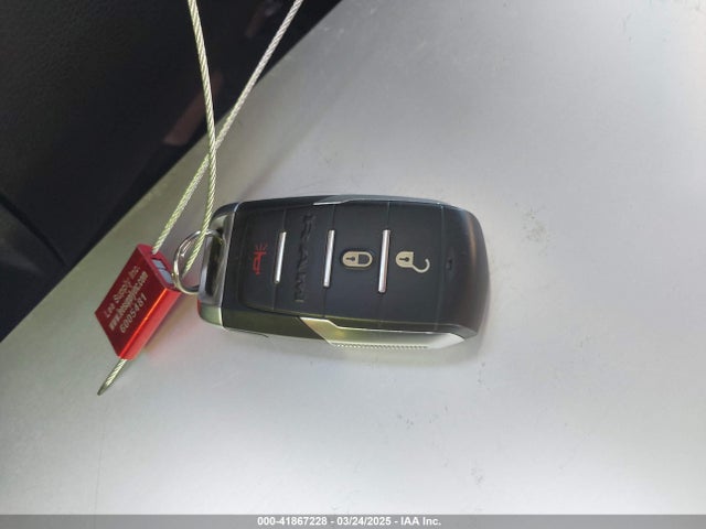1C6SRFBT2LN395323 RAM 1500 Big Horn  4x4 6'4 Box