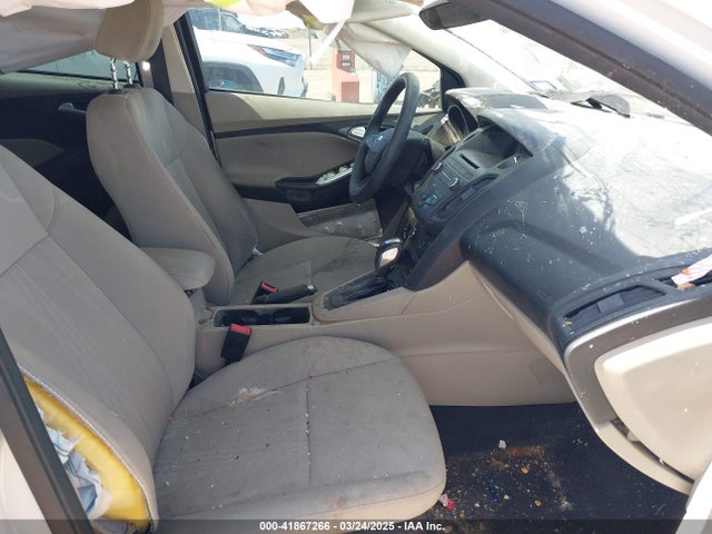 1FADP3K22GL395195 Ford FOCUS SE