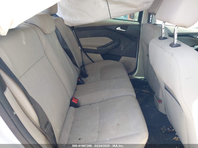 1FADP3K22GL395195 Ford FOCUS SE