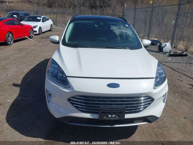 1FMCU9J93NUA99685 Ford Escape Titanium