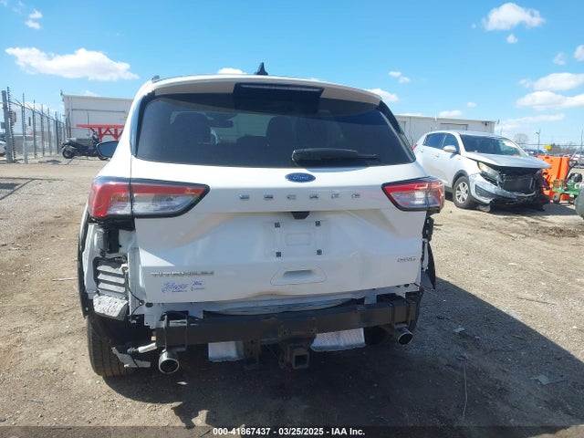 1FMCU9J93NUA99685 Ford Escape Titanium