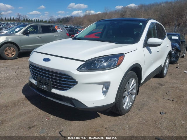 1FMCU9J93NUA99685 Ford Escape Titanium