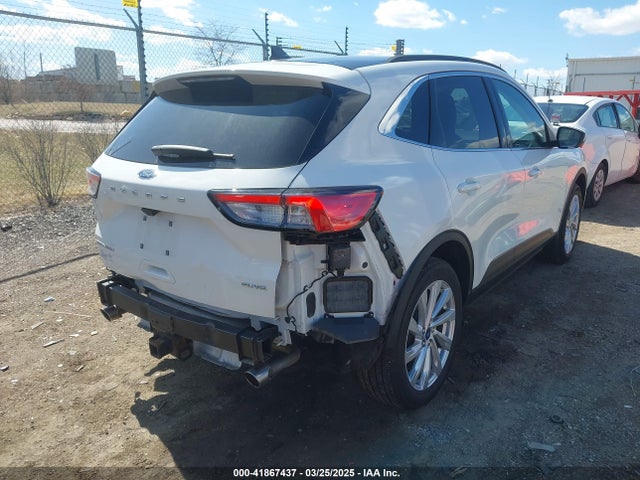 1FMCU9J93NUA99685 Ford Escape Titanium
