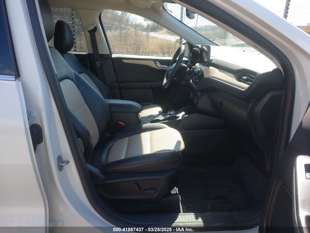 1FMCU9J93NUA99685 Ford Escape Titanium
