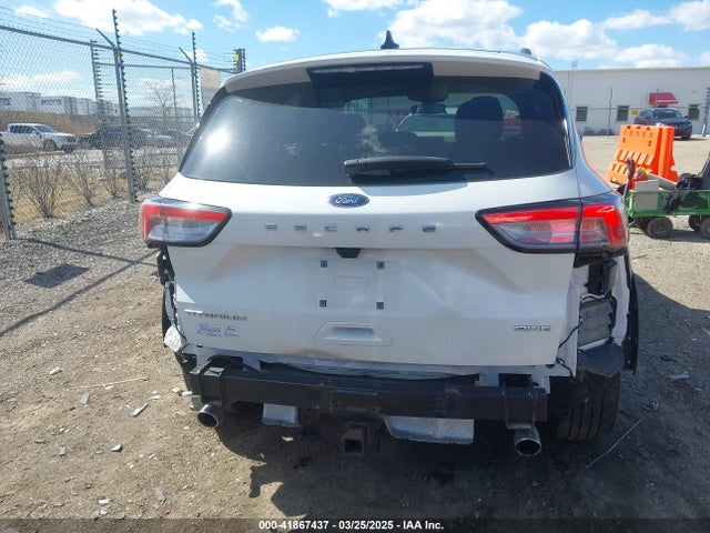 1FMCU9J93NUA99685 Ford Escape Titanium