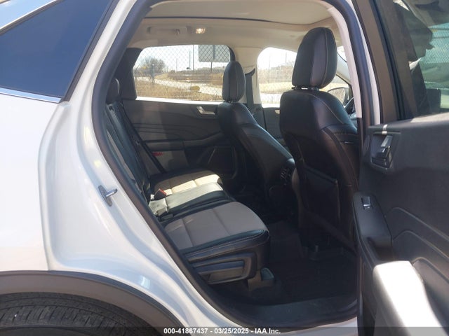 1FMCU9J93NUA99685 Ford Escape Titanium