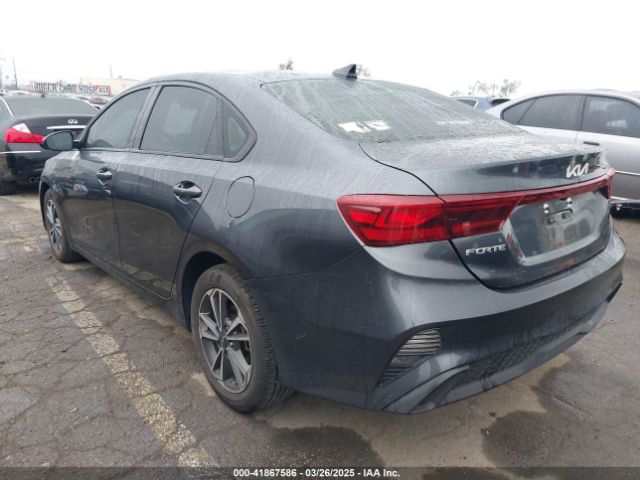 3KPF24AD1PE607992 KIA Forte Lxs