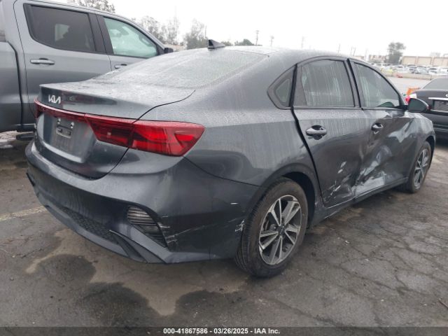 3KPF24AD1PE607992 KIA Forte Lxs