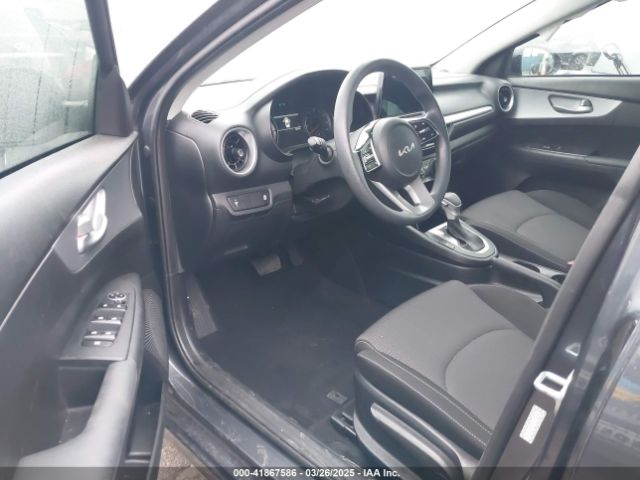 3KPF24AD1PE607992 KIA Forte Lxs