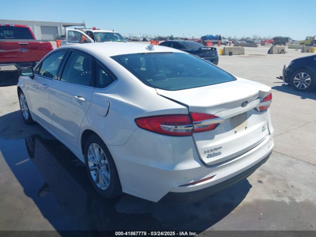3FA6P0HD0KR215531 Ford FUSION SE
