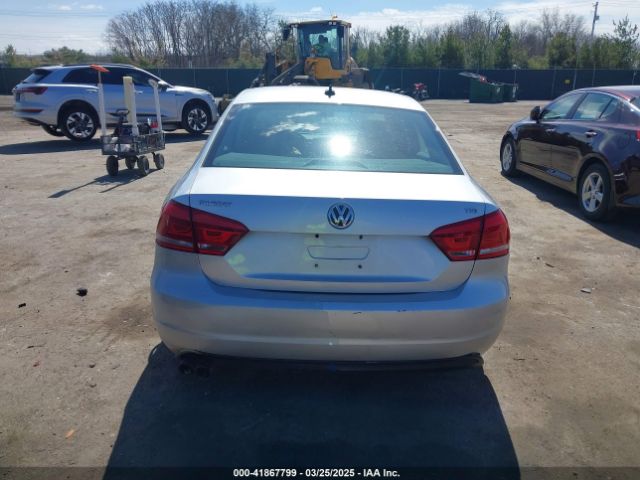 1VWAT7A32FC043594 Volkswagen Passat 1.8t Wolfsburg Edition