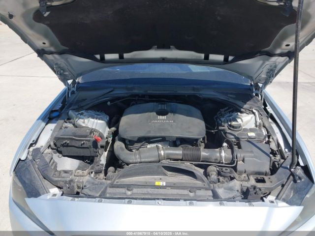 2017 JAGUAR XE SAJAR4BG9HA976264 Photo 9