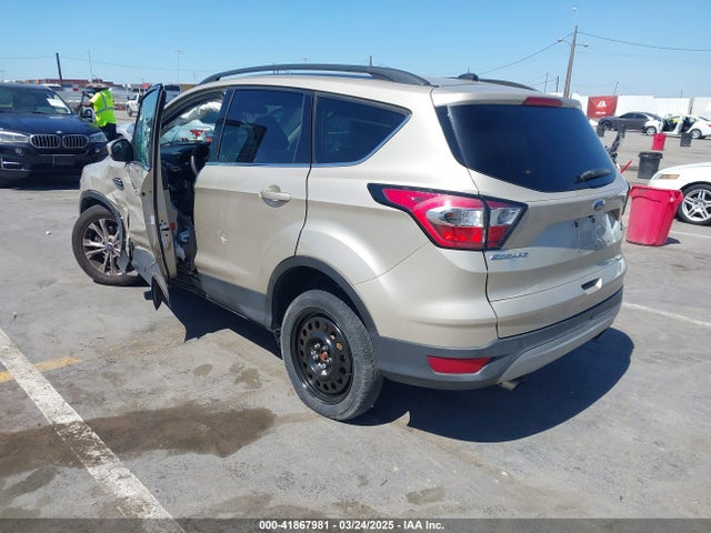 1FMCU9GD8JUA26656 Ford ESCAPE SE