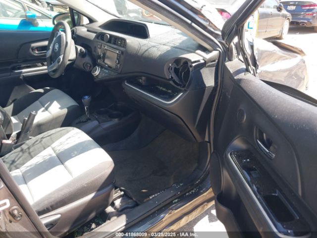JTDKDTB37H1596039 Toyota Prius C Two